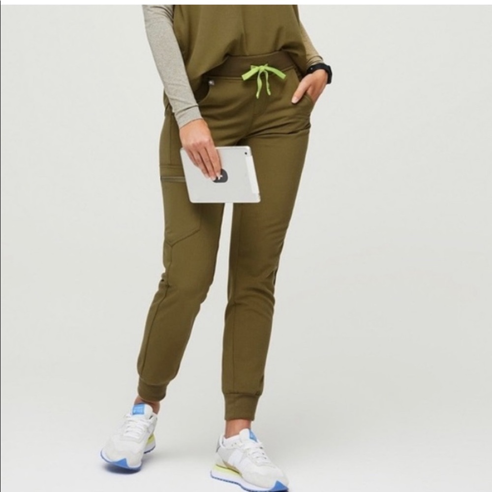 FIGS Scrubs Zamora Jogger Martini Olive Green- M